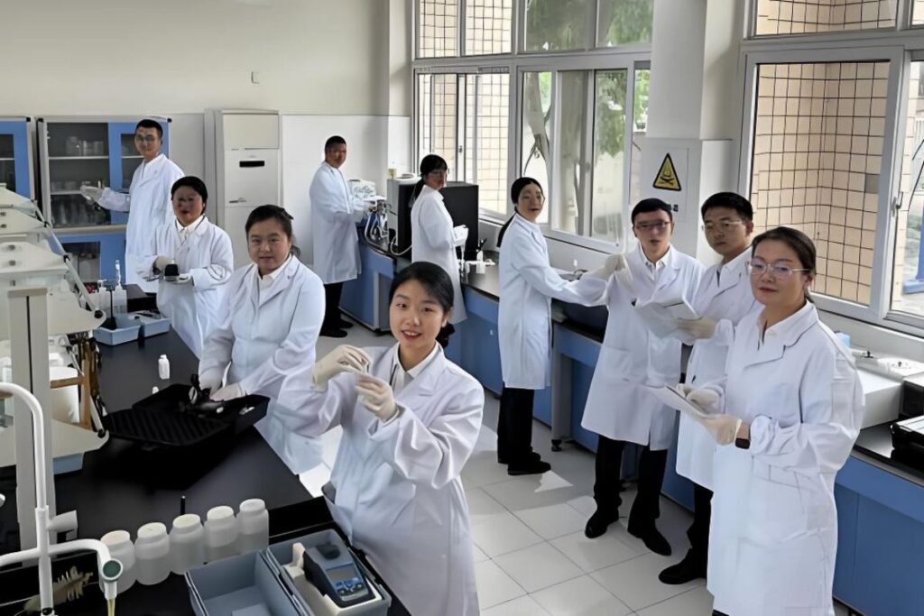 group photo of r&d staff